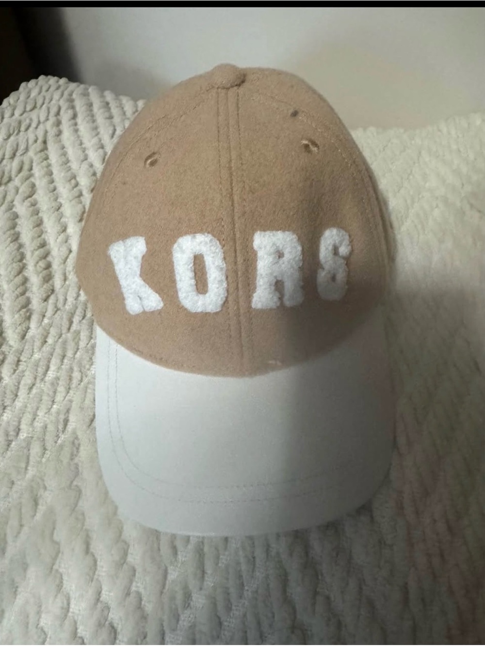 MICHAEL Michael Kors Two-Tone KORS Baseball Cap - Tan & White